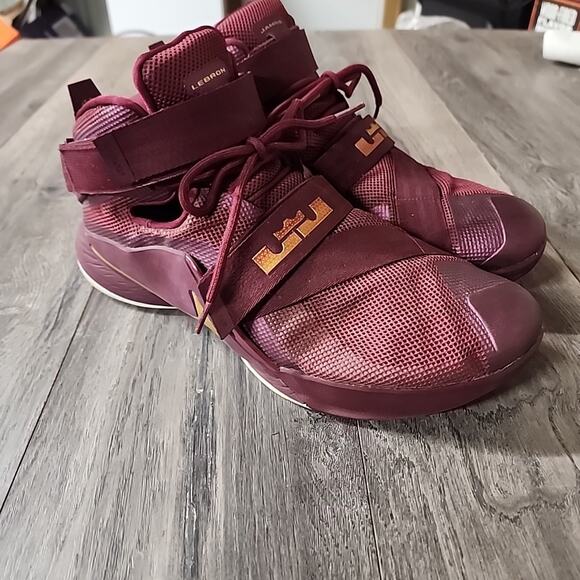 Nike Lebron 9 Soldier Basketball Shoes Men's Size 15 Maroon - 749490-670 - Picture 1 of 9